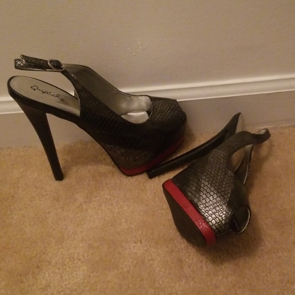 Black and red snakeskin heel - Picture 3 of 4